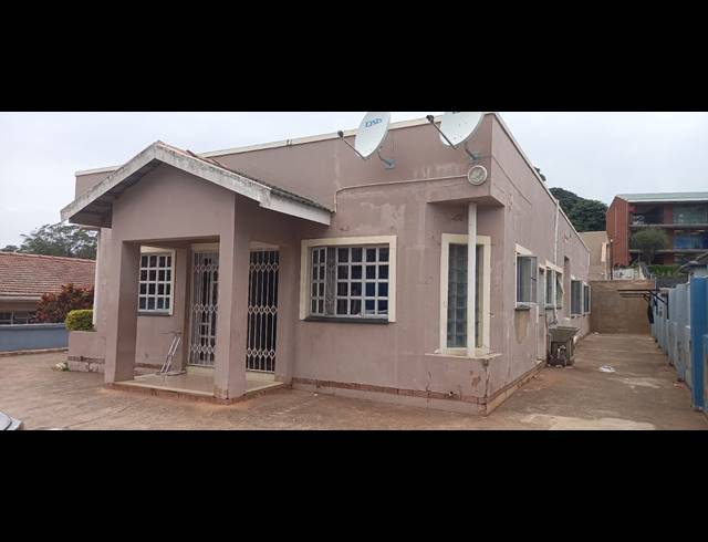 9 BEDROOM HOUSE FOR SALE IN ISIPINGO RAIL